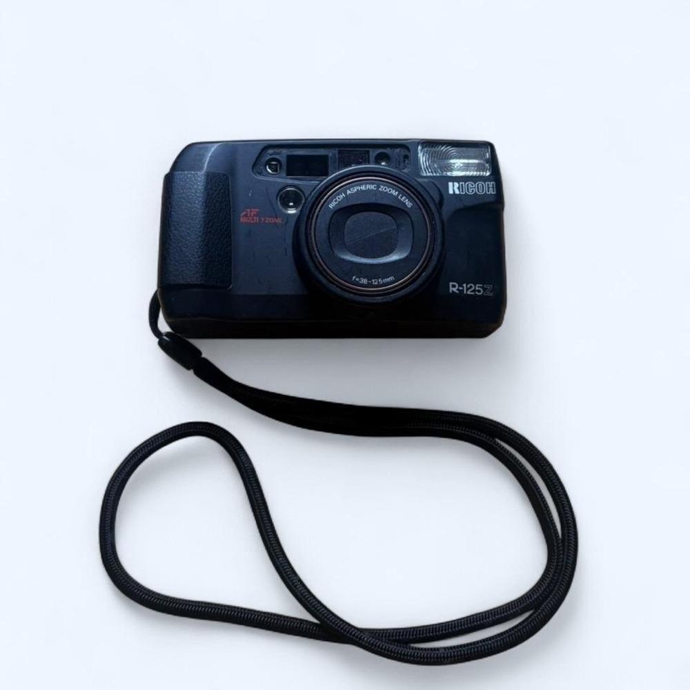 Vintage Ricoh R-125Z compact 35mm film camera